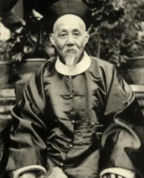 1904年，29岁的李征五被晚清军机大臣王文韶招为女婿。新婚当晚，他揭开新娘盖头