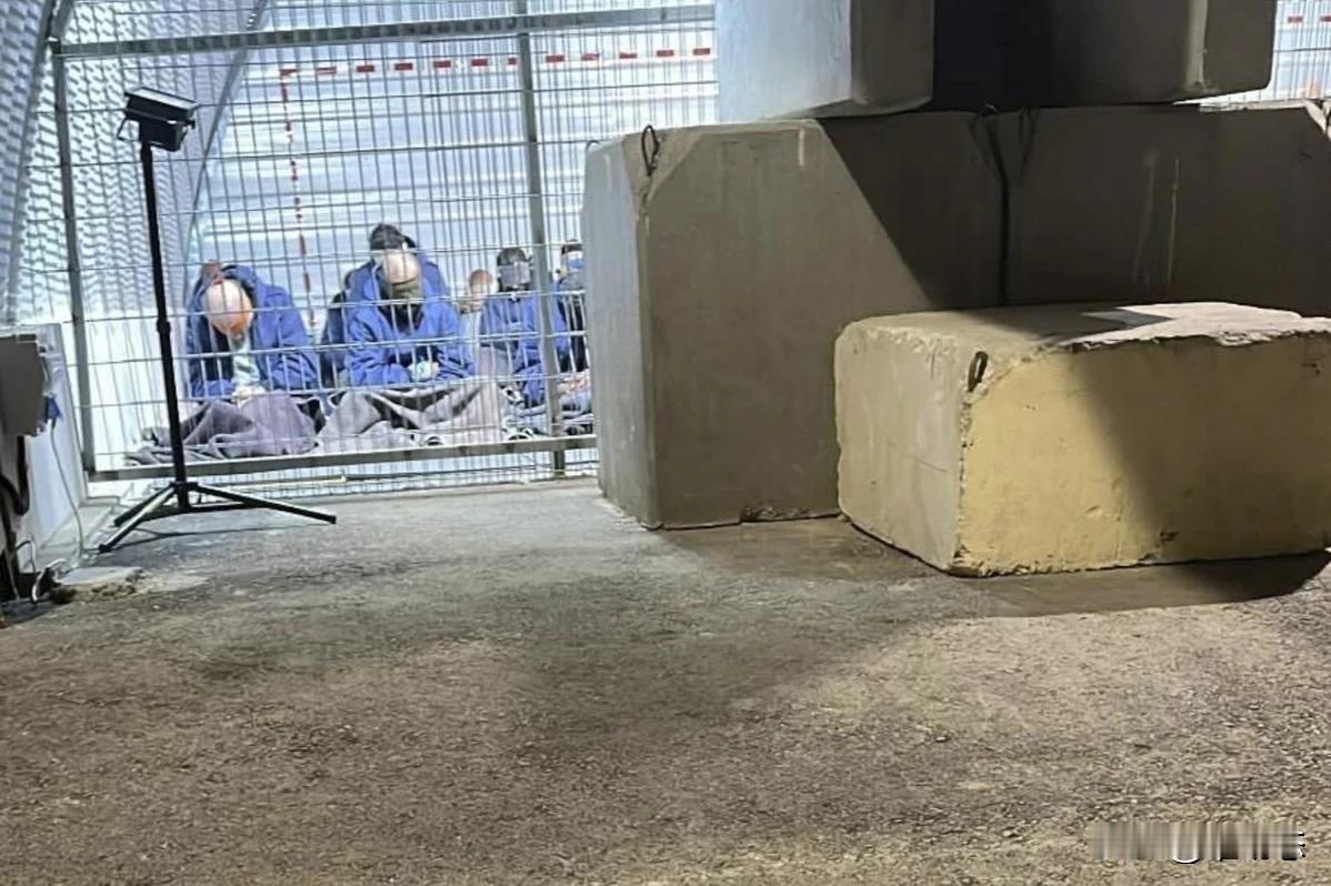 加沙战争以来近百巴勒斯坦人死于以色列拘留，前狱警称：这里是“坟场”
 
据以色列