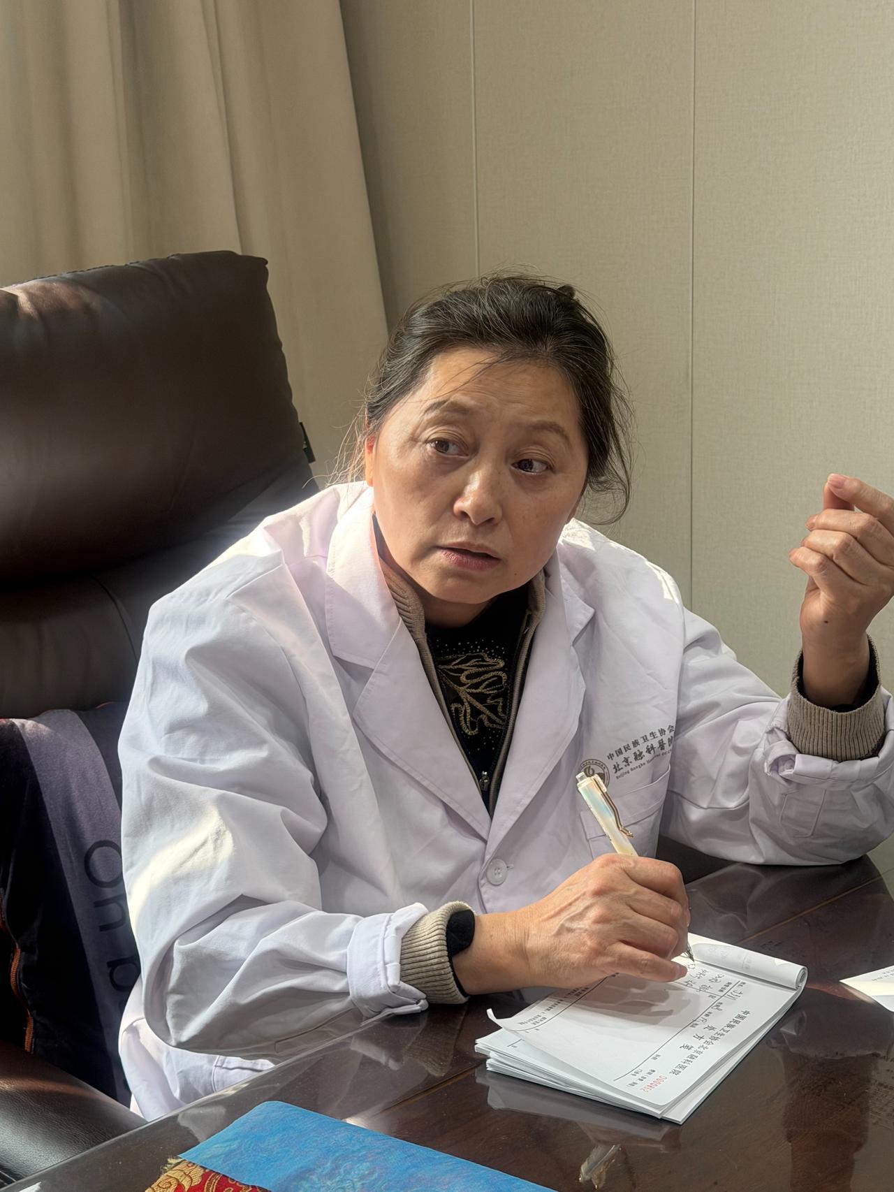 五脏有热的不同表现
1. 脾热：
脾主运化腐熟，有热则消化紊乱、湿热内蕴
表现：