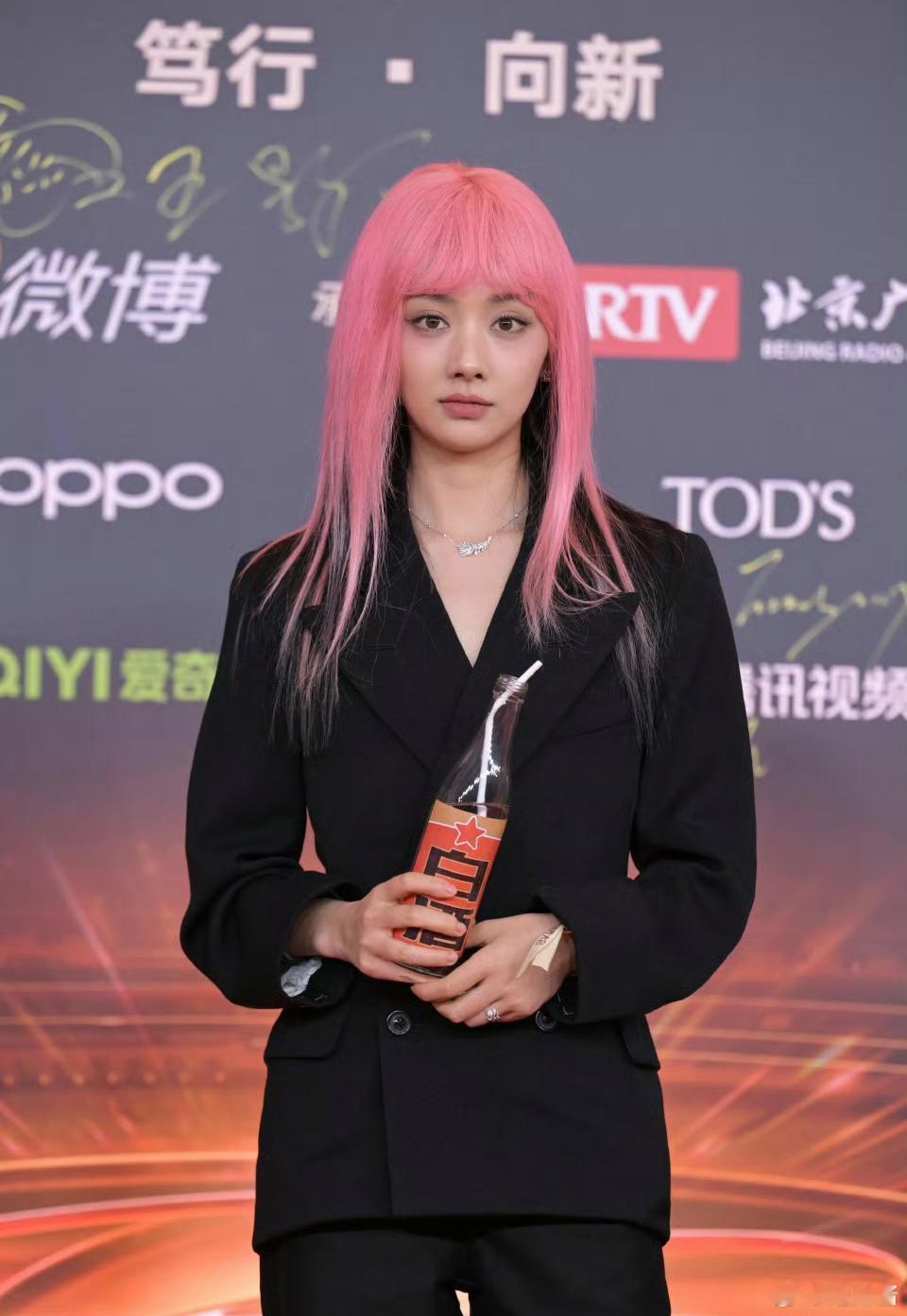 幸好王影璐没几个粉丝，不然工作室得被问候到明年 ​​​