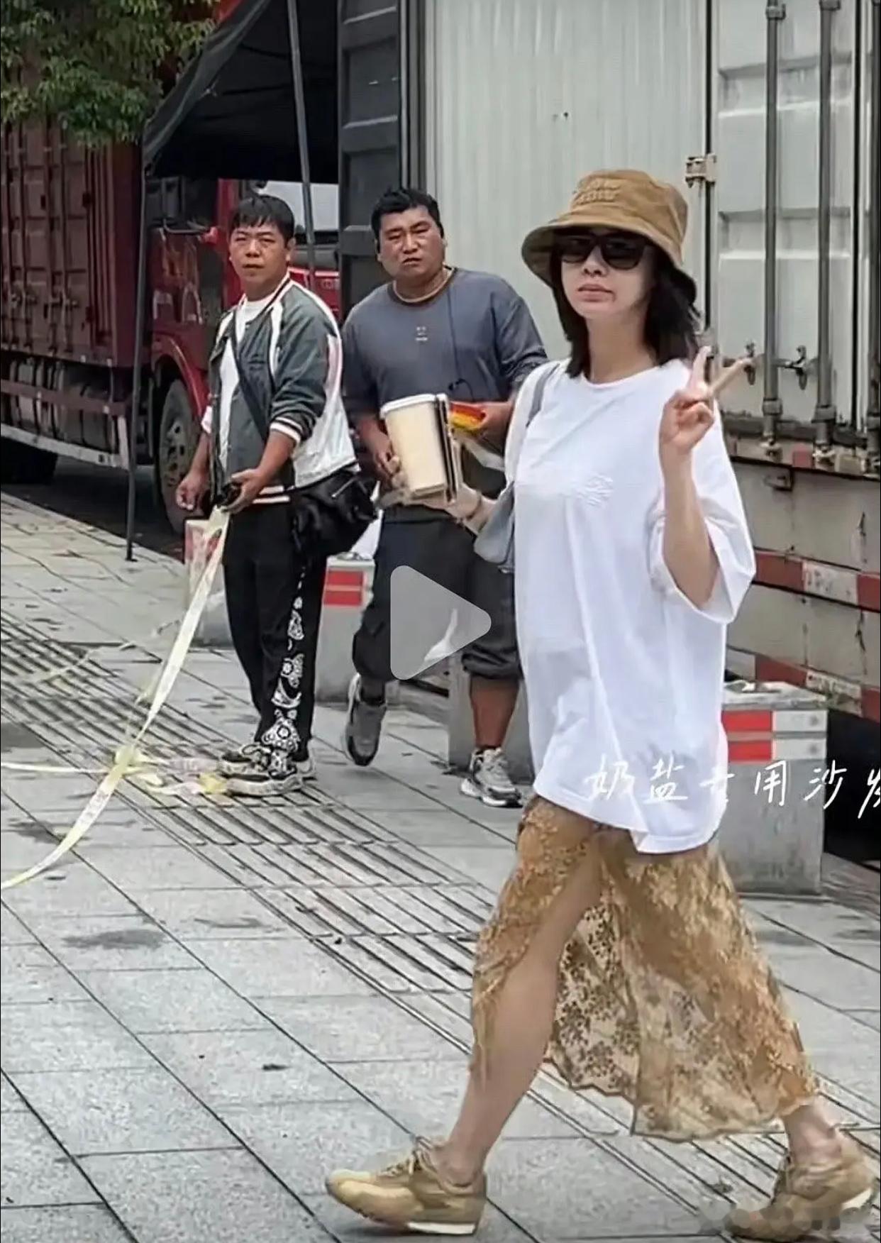 吴谨言 好努力的孕妇，都快生了还在疯狂拍戏 ​​​