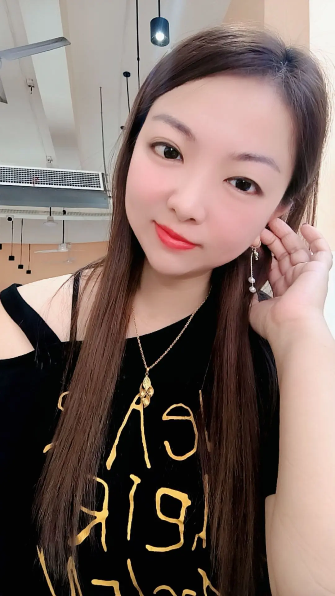 今天晚上突然感慨万千。不知道是喝了一点酒的缘故，还是压抑在心里的话实在...