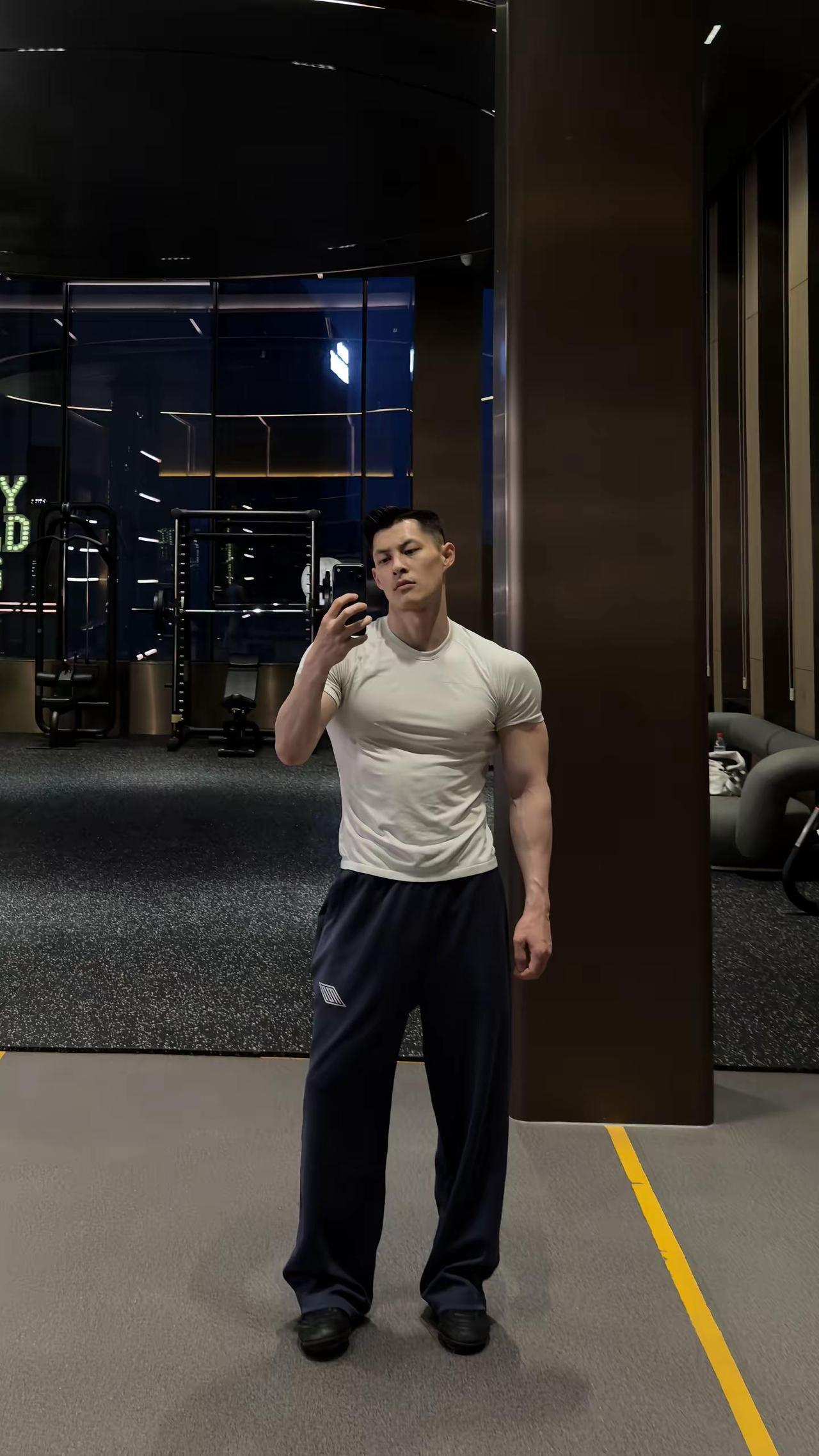 歌硬还是哥硬。今天穿什么