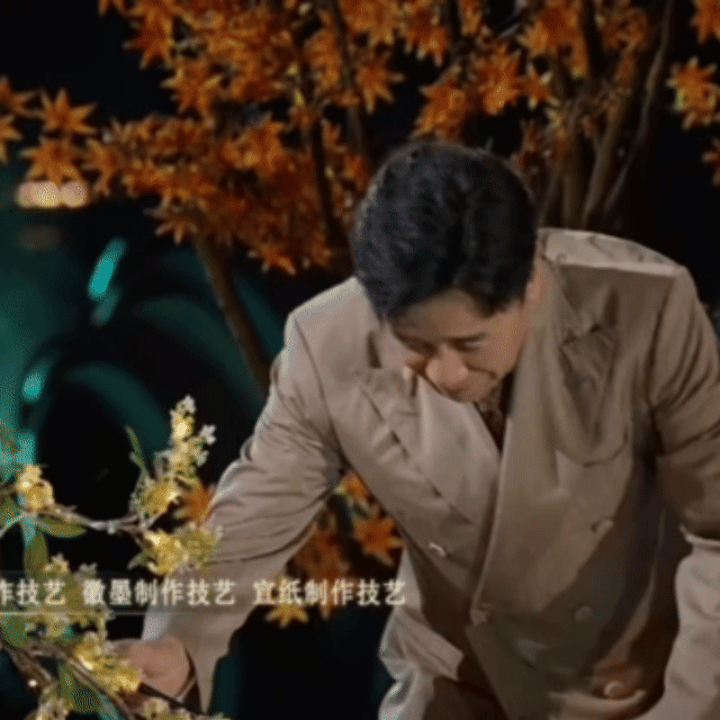 于和伟一首团圆听哭了没有华丽的编曲，却有最动人的真心！于和伟自唱自写《团圆》，用