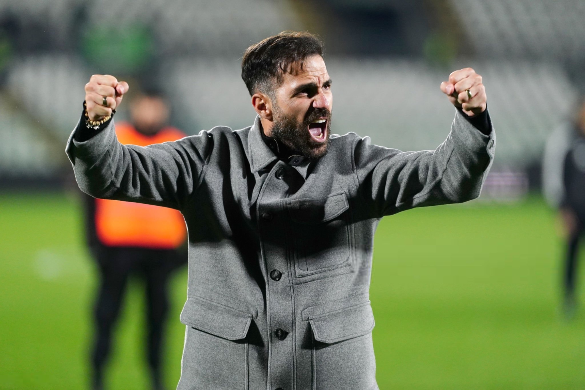 每体：法布雷加斯在科莫取得了巨大的成功，他拒绝了勒沃库森和国际米兰的邀请，并且除