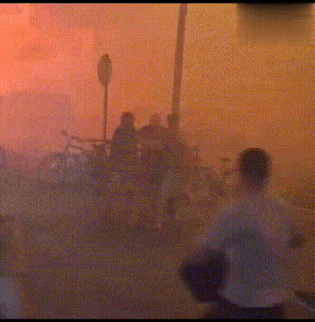 武契奇到中国前，塞尔维亚多地开始打砸抢烧；64人被打伤，武契奇承诺一年半后下台。