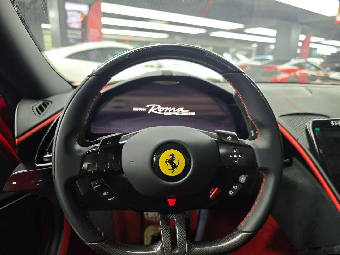 法拉利Roma 敞篷，准新、25年上牌一千多公里 