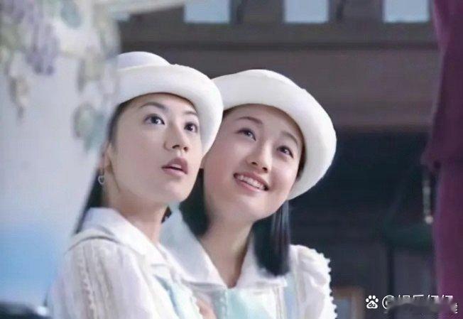 年轻时的马伊琍颜值太能打！就算和贾静雯同框，她的美貌也毫不逊色，甚至更添几分独特