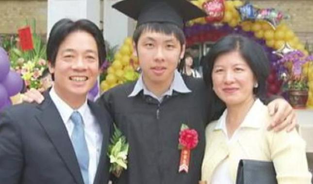 美国拿中国台湾地区政要子女当“人质”，影响岛内政策，引起外界关注。

10月5日