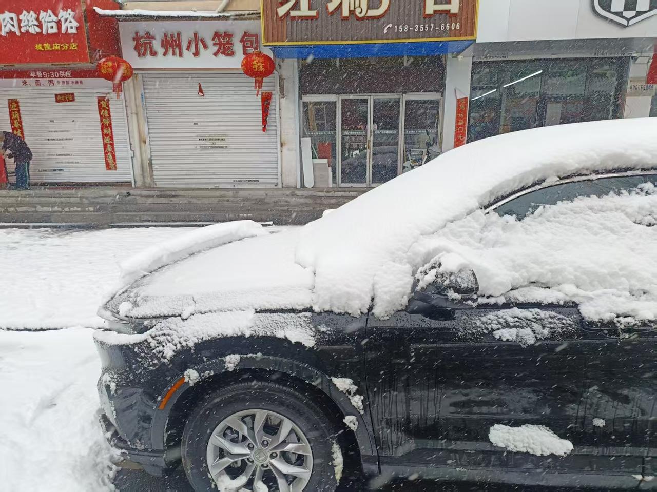 在crv的车友群里面看到一个晋开头的车牌的车友，他们现在竟然在下大雪。

作为一