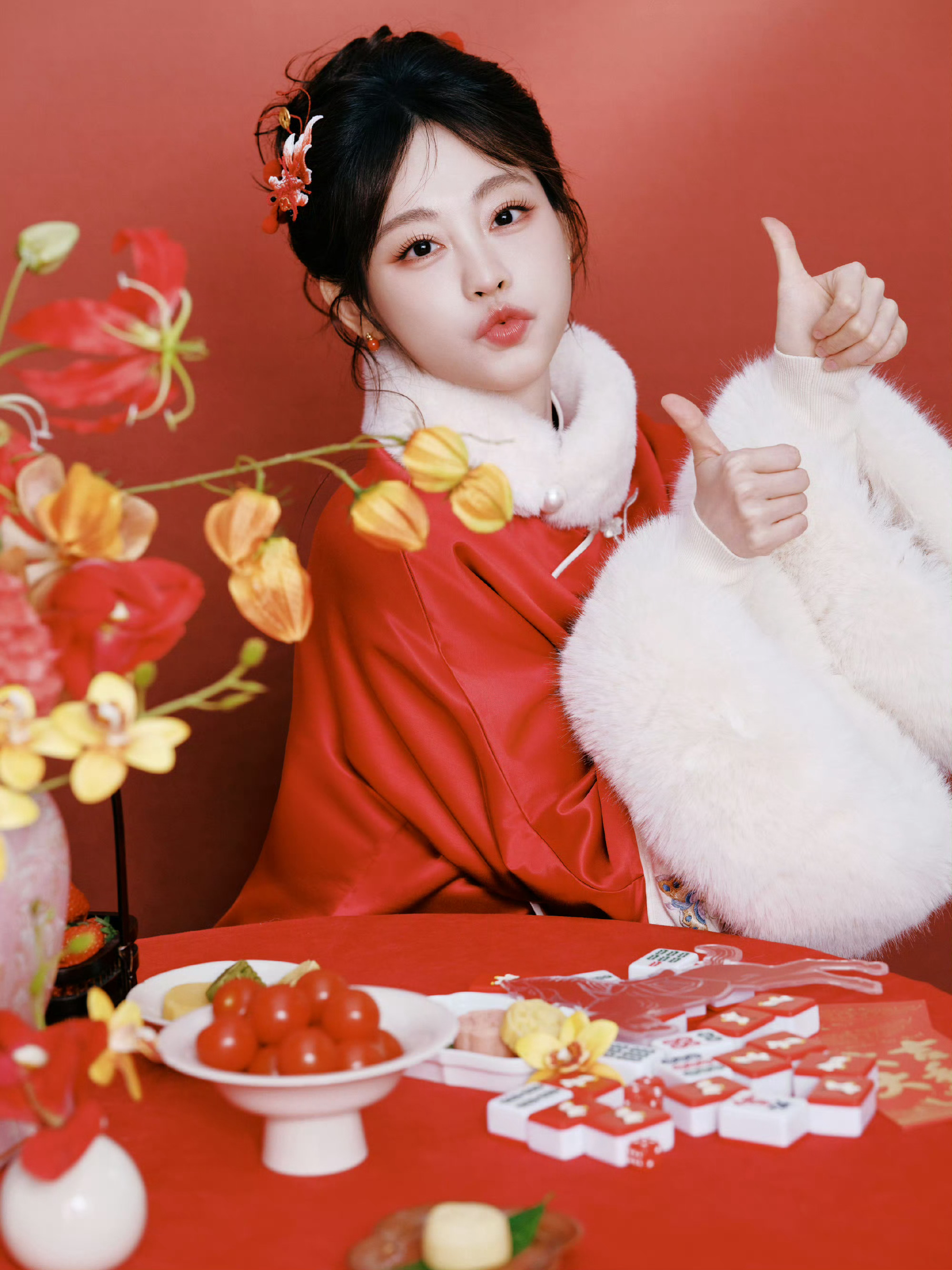 周冬雨祝绪丹演闺蜜帮我出片这组拍照真的看不够！祝绪丹精准拿捏周冬雨的破碎氛围感，