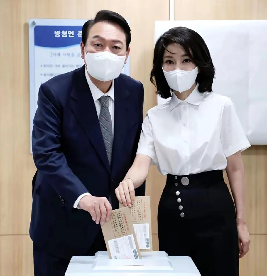 尹锡悦在狱中的生活太滋润了，他统共才入狱8个月，可在此期间收到的钱，却是李在明当