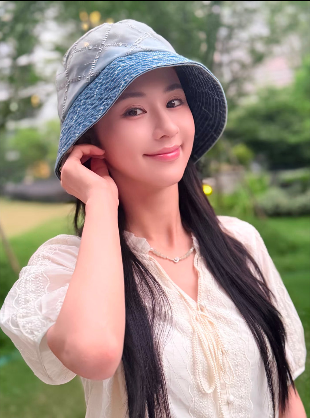 关芯 说给关芯听 小芯芯，快快快，让我揪揪你的耳朵。我跟你说，芯，你的耳朵我好喜