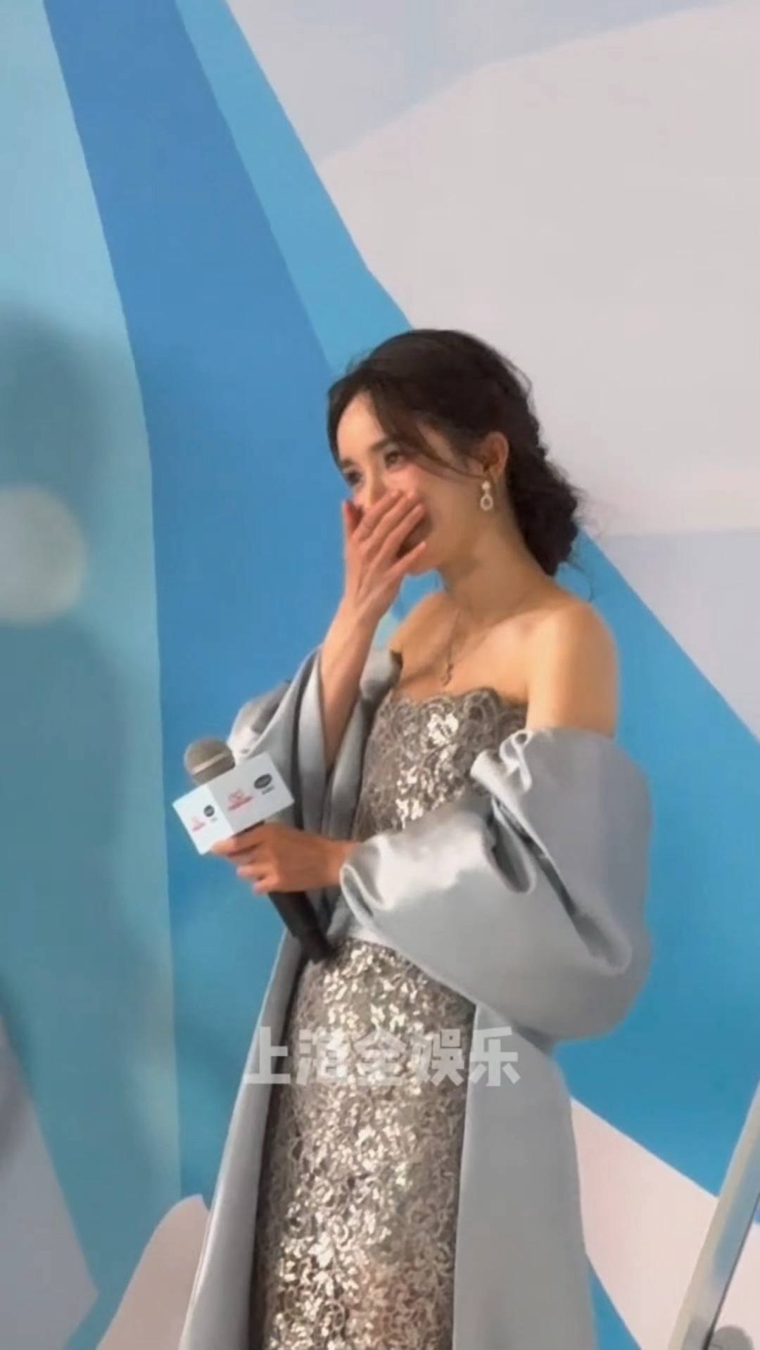 啊啊啊啊啊啊你们给我幂姐逗成啥了杨幂被粉丝疯狂喊话逗笑了