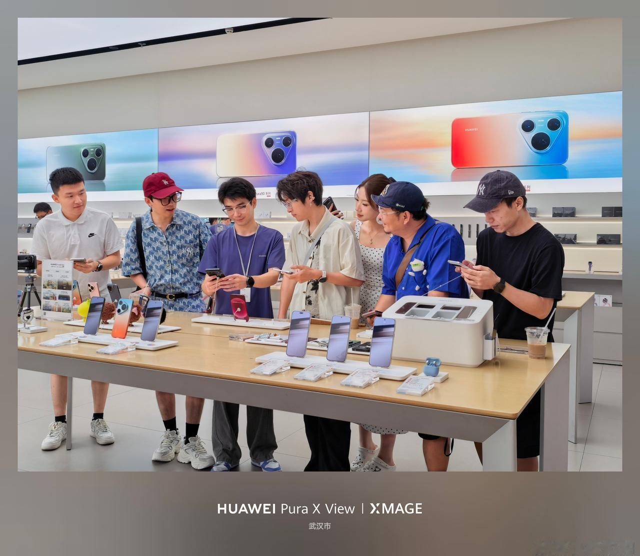 华为Pura X View线下门店开启预订后热度飙升，阔直板优化屏幕比例，拓宽横