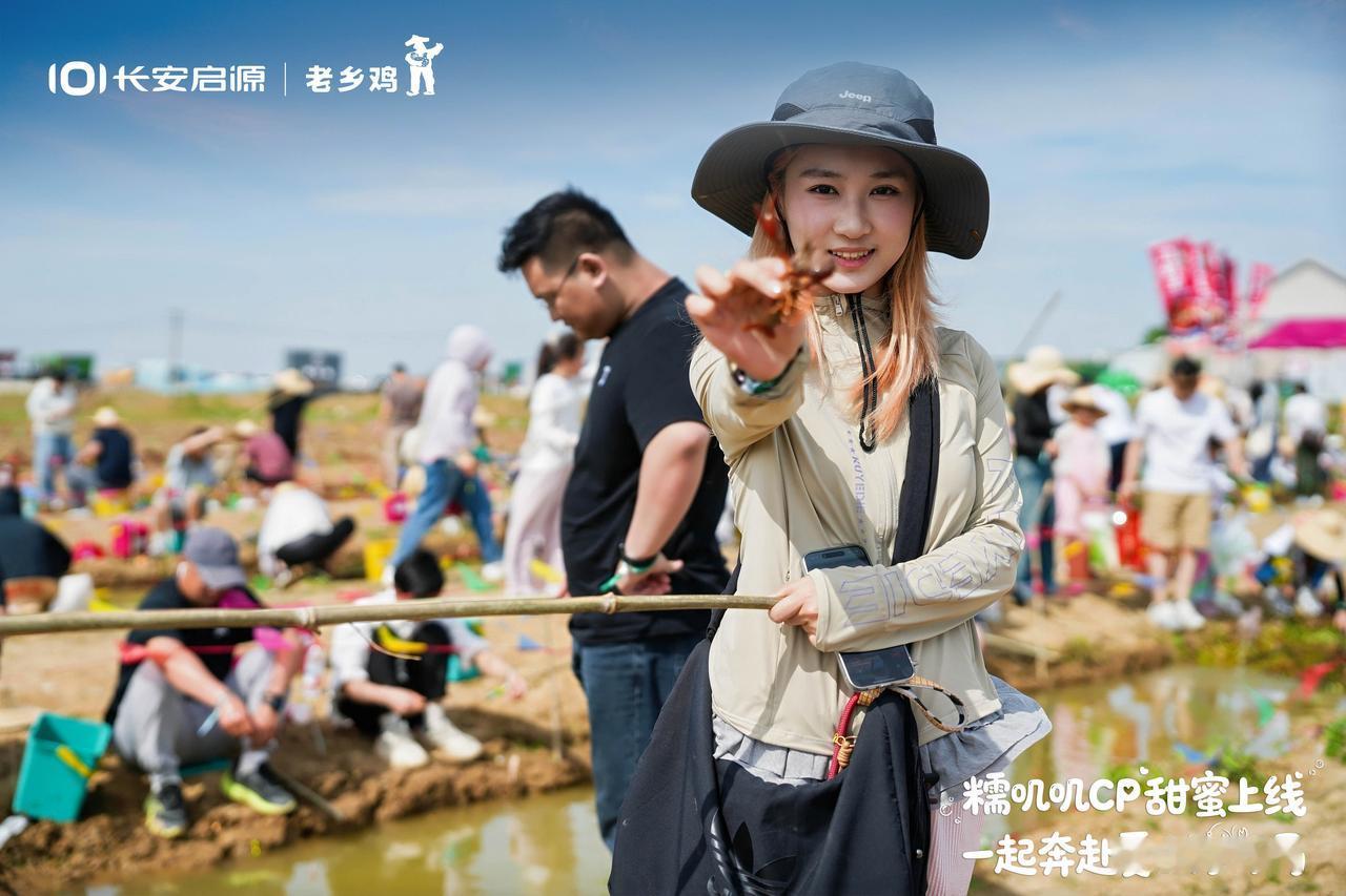 不仅是外观设计流行，更重要的是凸显了实用空间主义，年轻家庭出游再也不担心乘坐空间