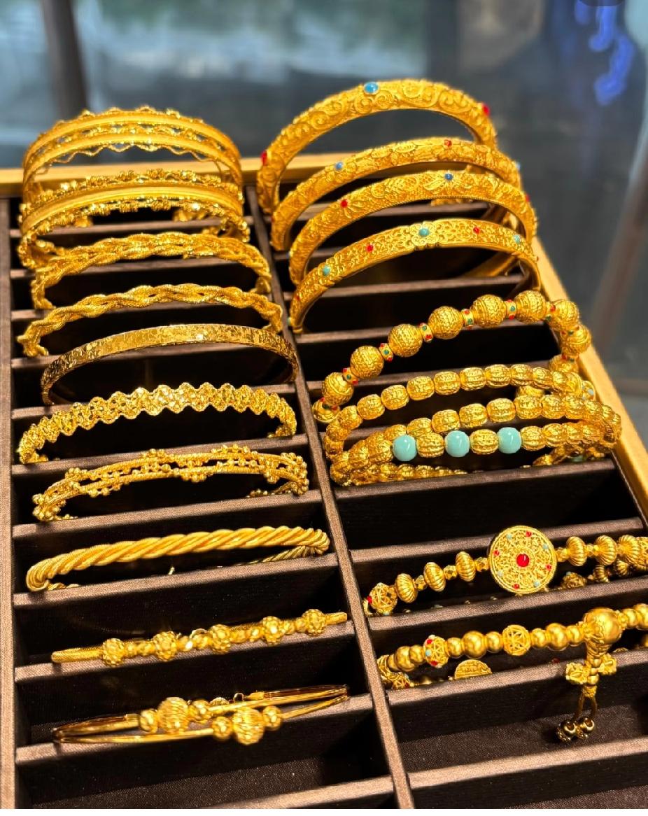 一觉醒来亏一万，跟风炒金真的太吓人了！
 
昨天金价还稳在1194，看着回调以为