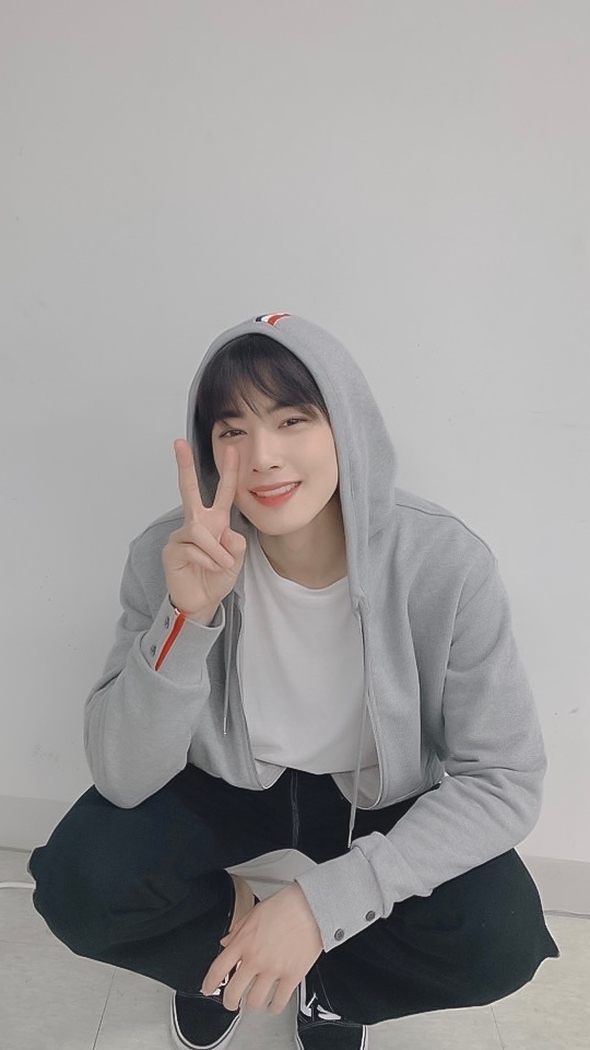 韩星车银优弟弟学霸属性曝光，毕业于复旦大学，高颜值家族再添学霸标签，网友直呼“基