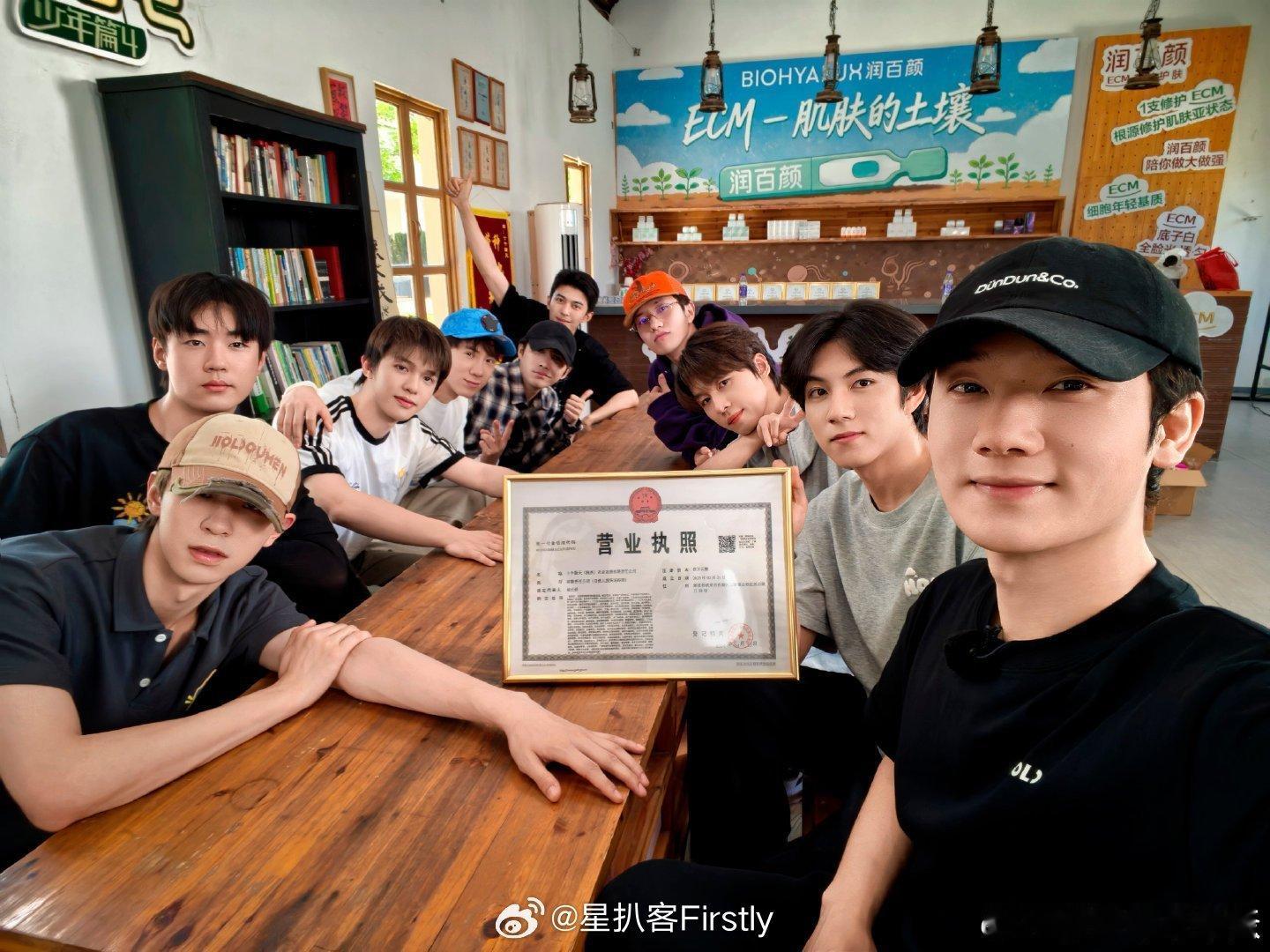 十个勤天版中国人能飞种地吧 种地吧云南雨林行名场面更新，十个勤天玩高空秋千，完美