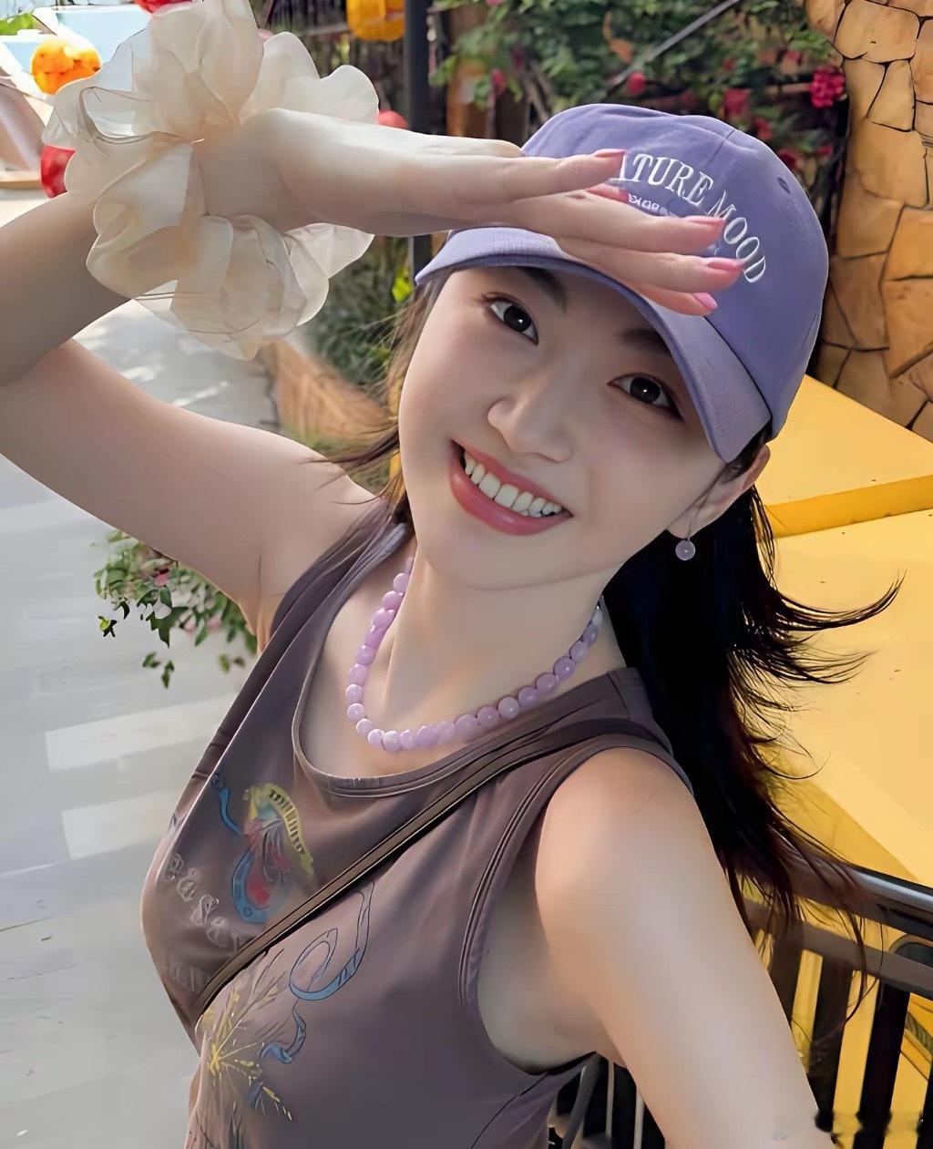 俗话说：吃一堑，长一智！景甜经历了这一劫，可能会主动淡出娱乐圈，找个靠谱的男人，