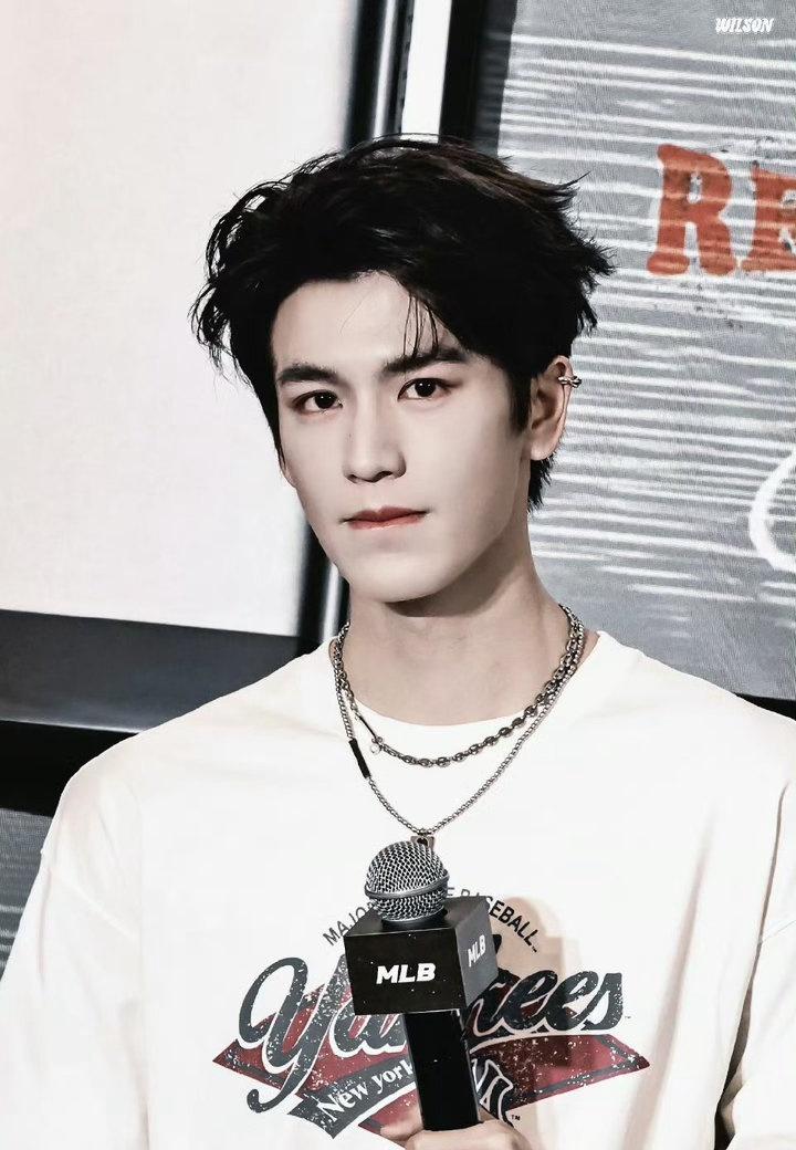 张凌赫  Zlh张凌赫拍的云zlh张凌赫 

I want to see you