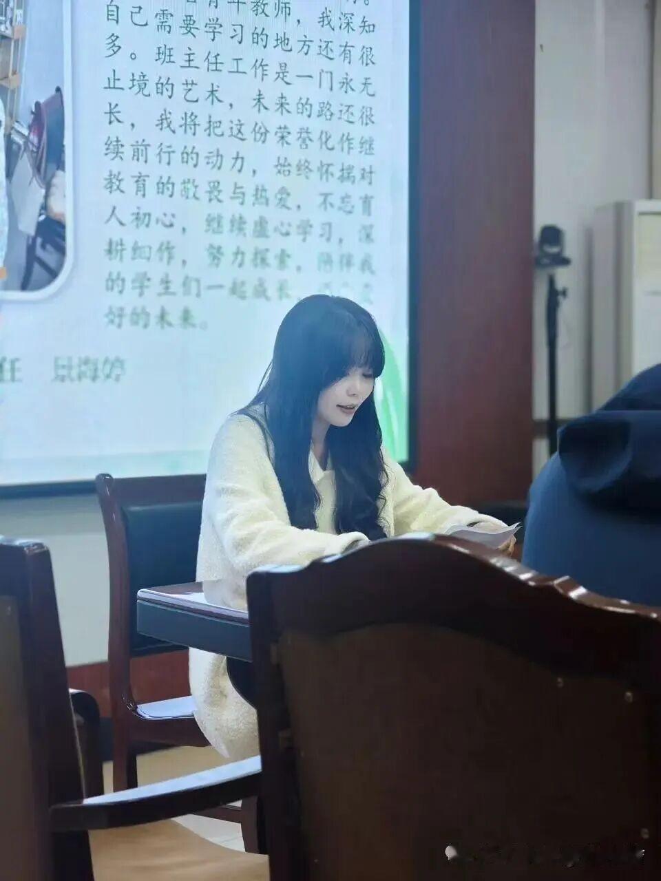 南郑区大河坎中学“优秀班主任经验谈”专题展示
景海婷，女，学科教学(语文)专业硕