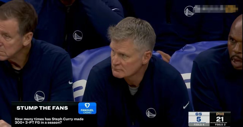 勇士主帅科尔真是彻底的懵了！在今天勇士客场挑战76人的比赛中，当时比赛进行到了第