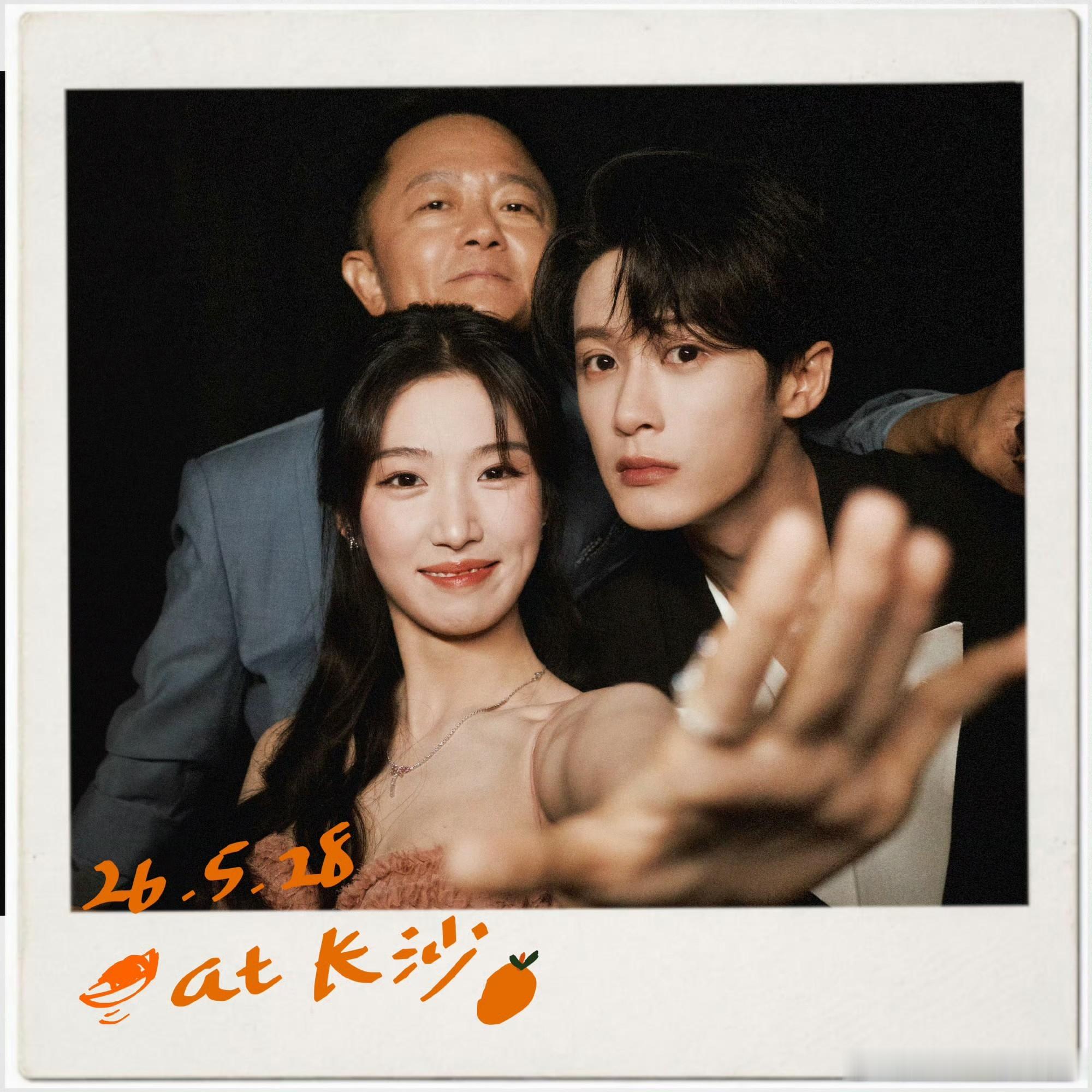 檀健次卢昱晓后退撞背这一下 救命，这宿命感真的绝了！后背相抵的那一刻，仿佛全世界