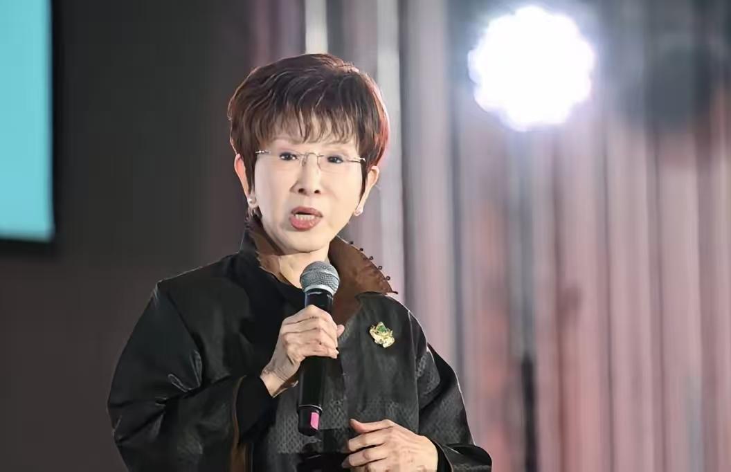 继马英九发文怒斥高市早苗的不当言论之后，洪秀柱也是坐不住了！在11月15日，洪秀