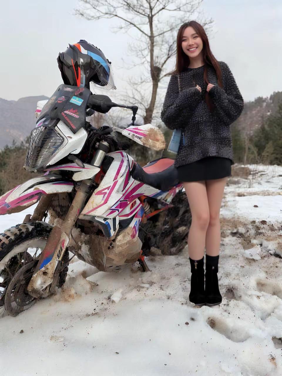 头翘的再高有啥用？😘会骑摩托车的女人才可以战无不胜 女骑 让骑行成为一种生活 