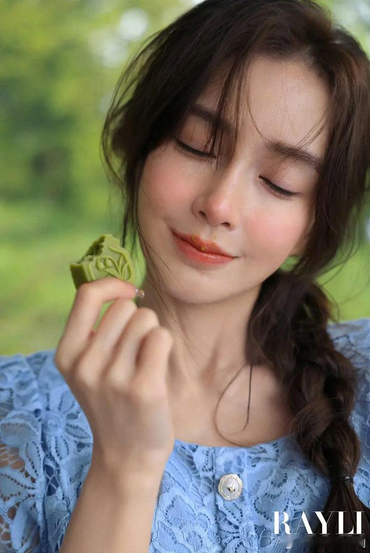杨颖这组《瑞丽》大片，是找回了早期灵气，还是过度修图的“假脸感”又回来了？ 