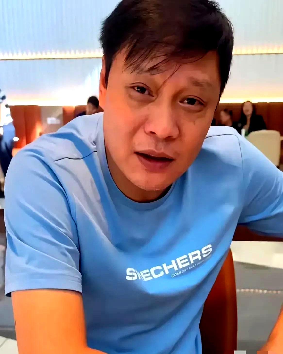 3比0，越南直接被打懵。
 
安东尼奥上来就拆主力，首发换一半，越南赛前录像全白