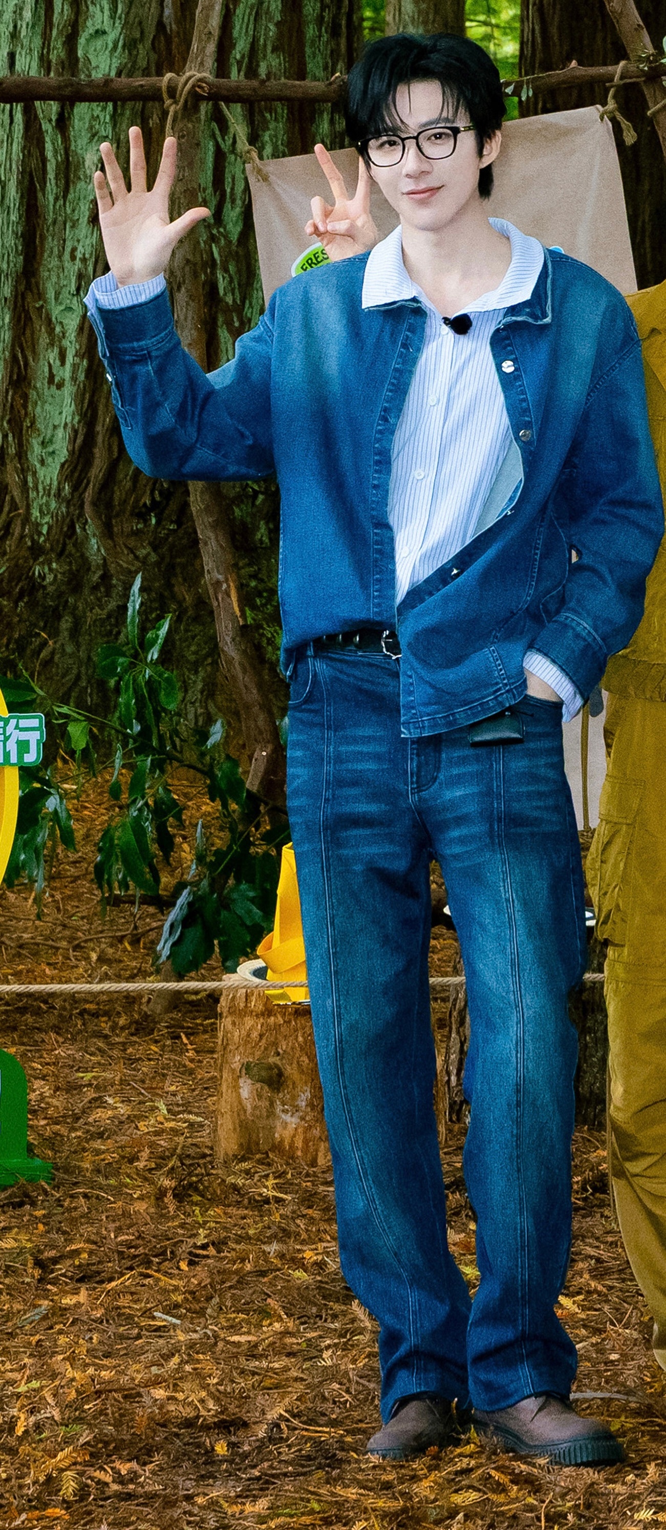18，看着就18，最多19。白白净净的真讨人喜欢刘宇宁 。刘宇宁。lyn。刘宇宁