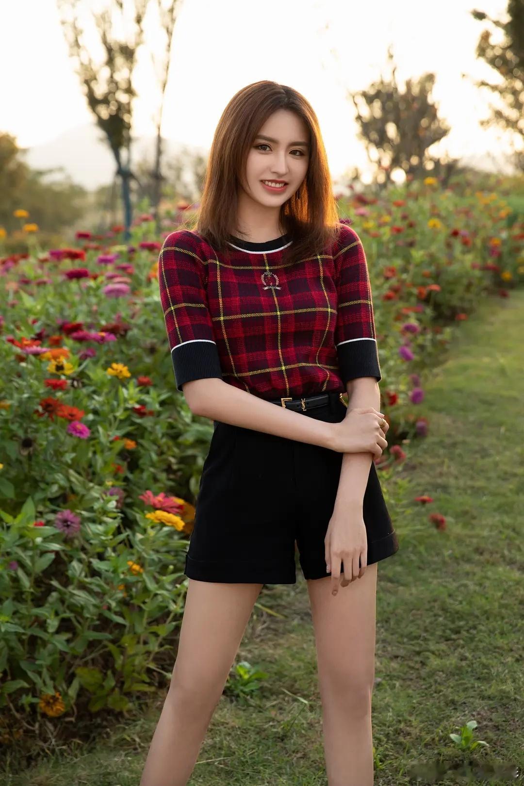 金子涵剃寸头以前多明媚一个小女孩，怎么现在又暴瘦又剃头的不出名的艺人生活压力也很