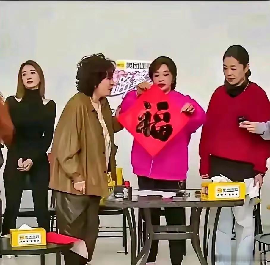 刘晓庆在《一路繁花》里写的字，居然不输倪萍这个曾拍出118万高价的书画大佬 