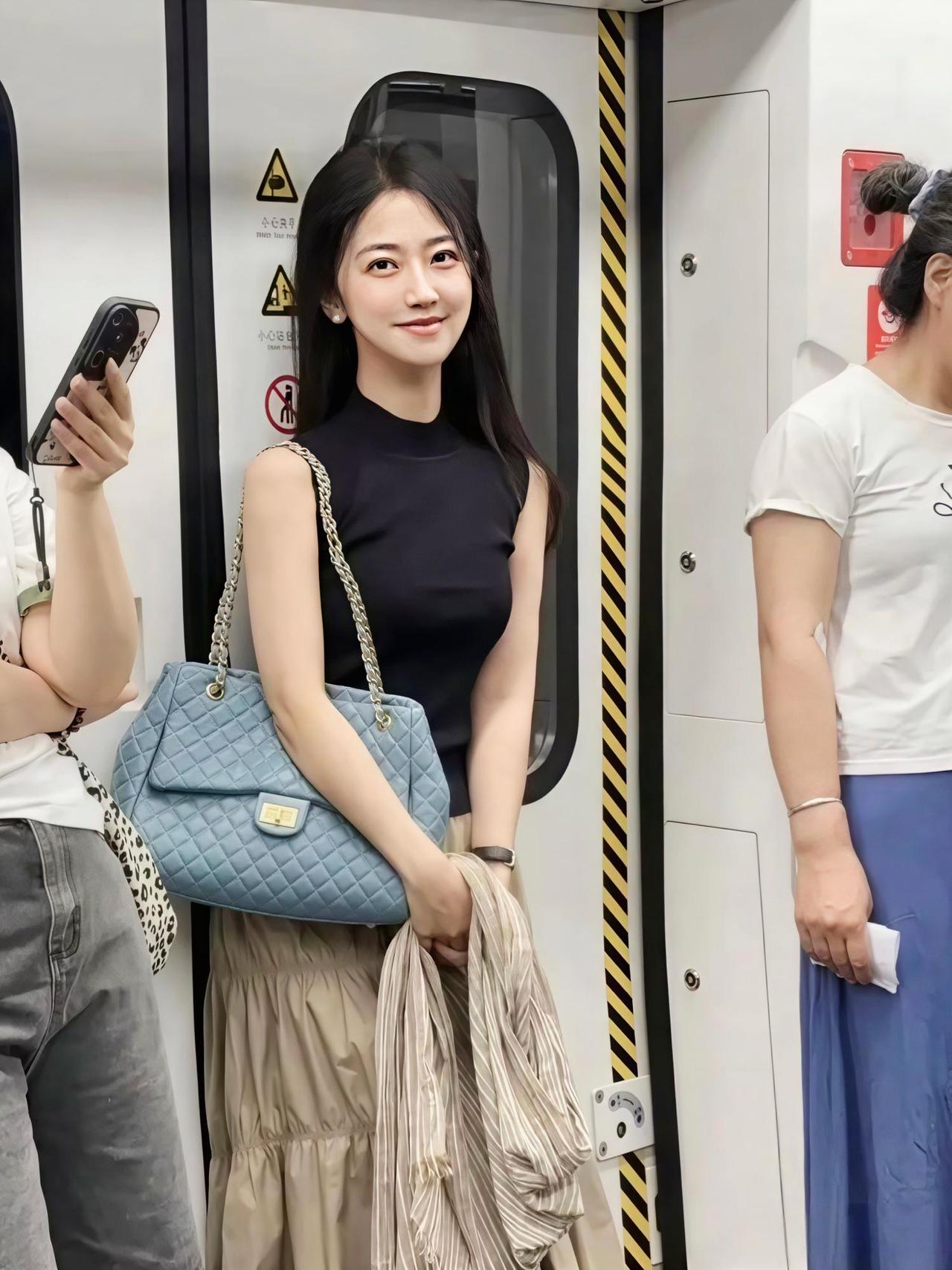 这就是我喜欢每天挤地铁的原因