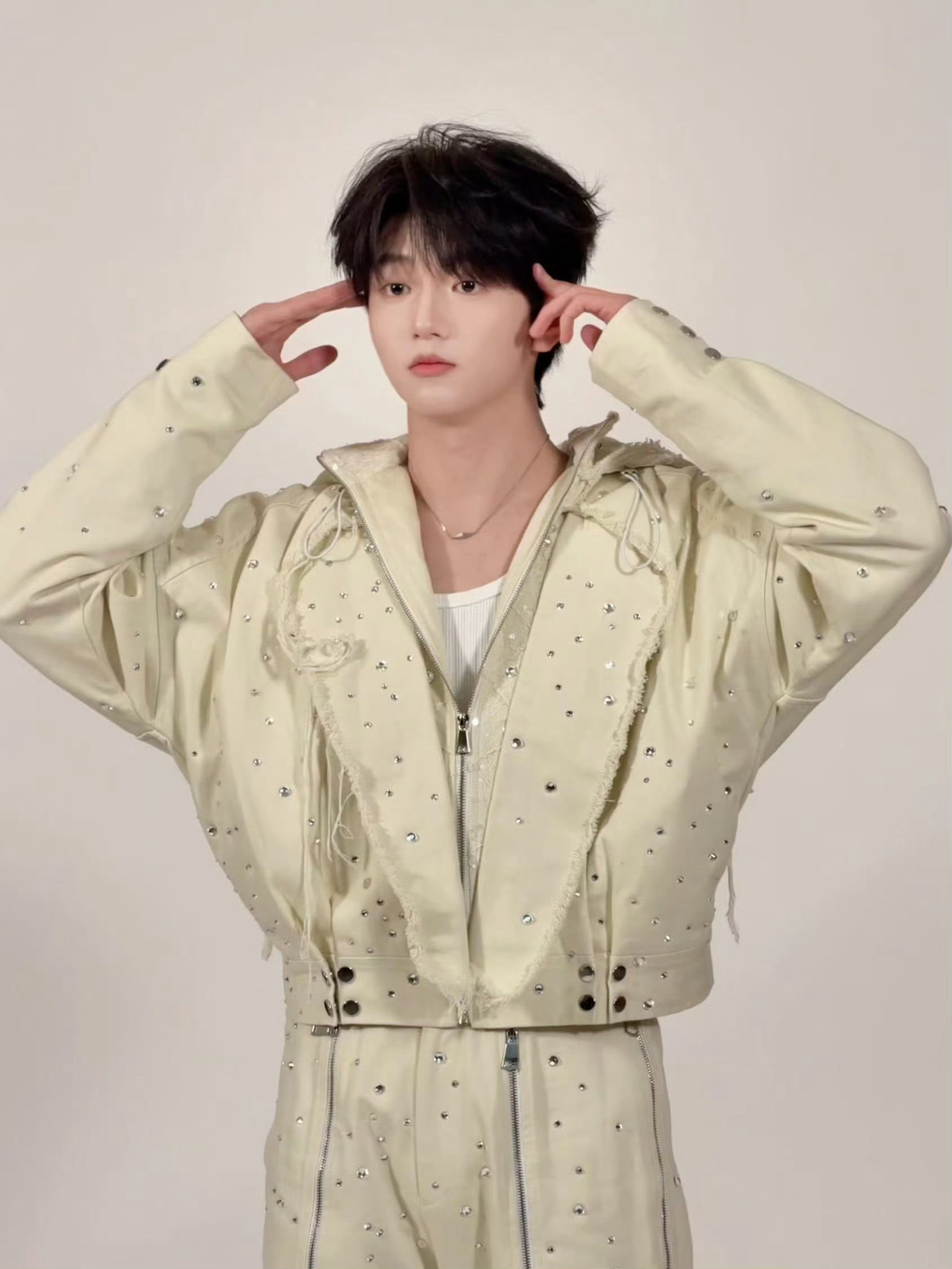 穆祉丞小猫live九宫格 穆祉丞小猫live九宫格😼怼脸自拍+侧拍花絮，奶fu