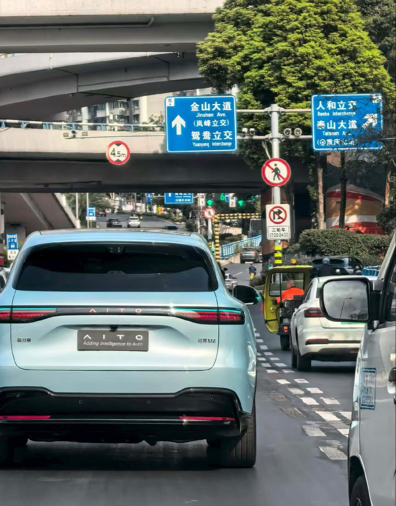 明天华为新品发布会我最期待的产品是问界 M6这个尺寸其实城市使用最好！不过不失，