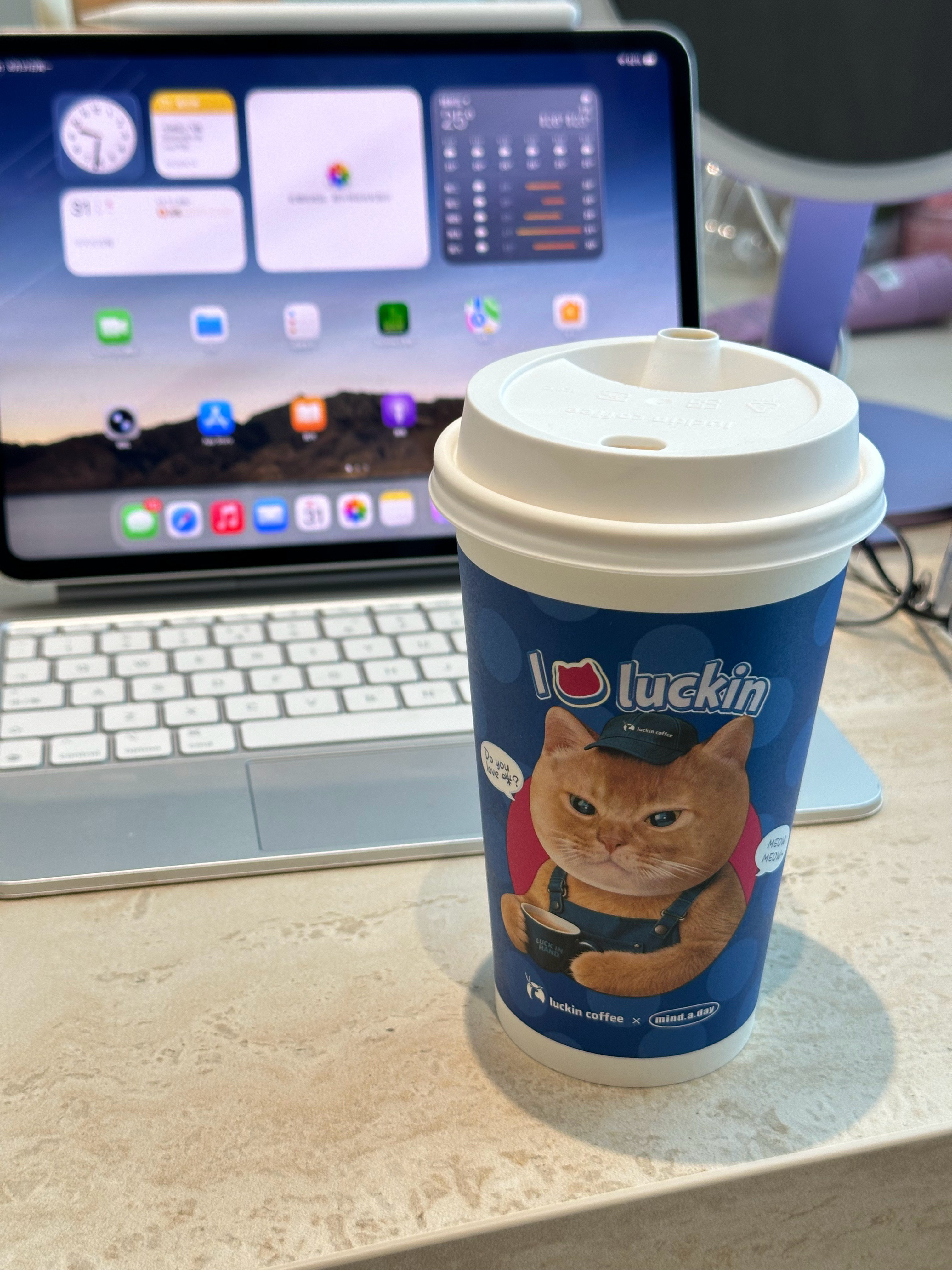 人已在工位👩🏻‍💻 ​​​