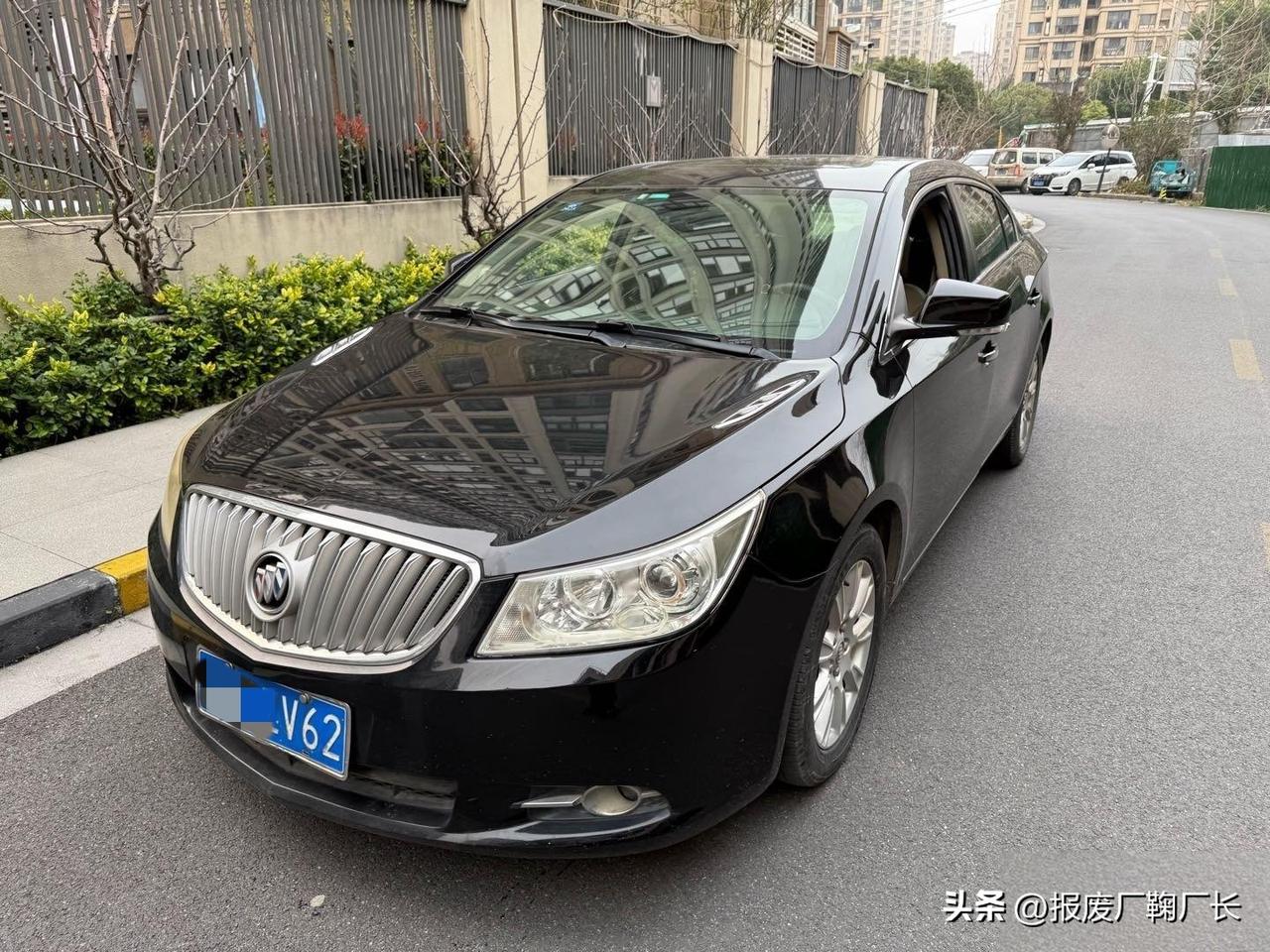 差点被黑中介给骗了
今天去市中区收了一辆报废车回来，车主已经买了新车，准备报废以