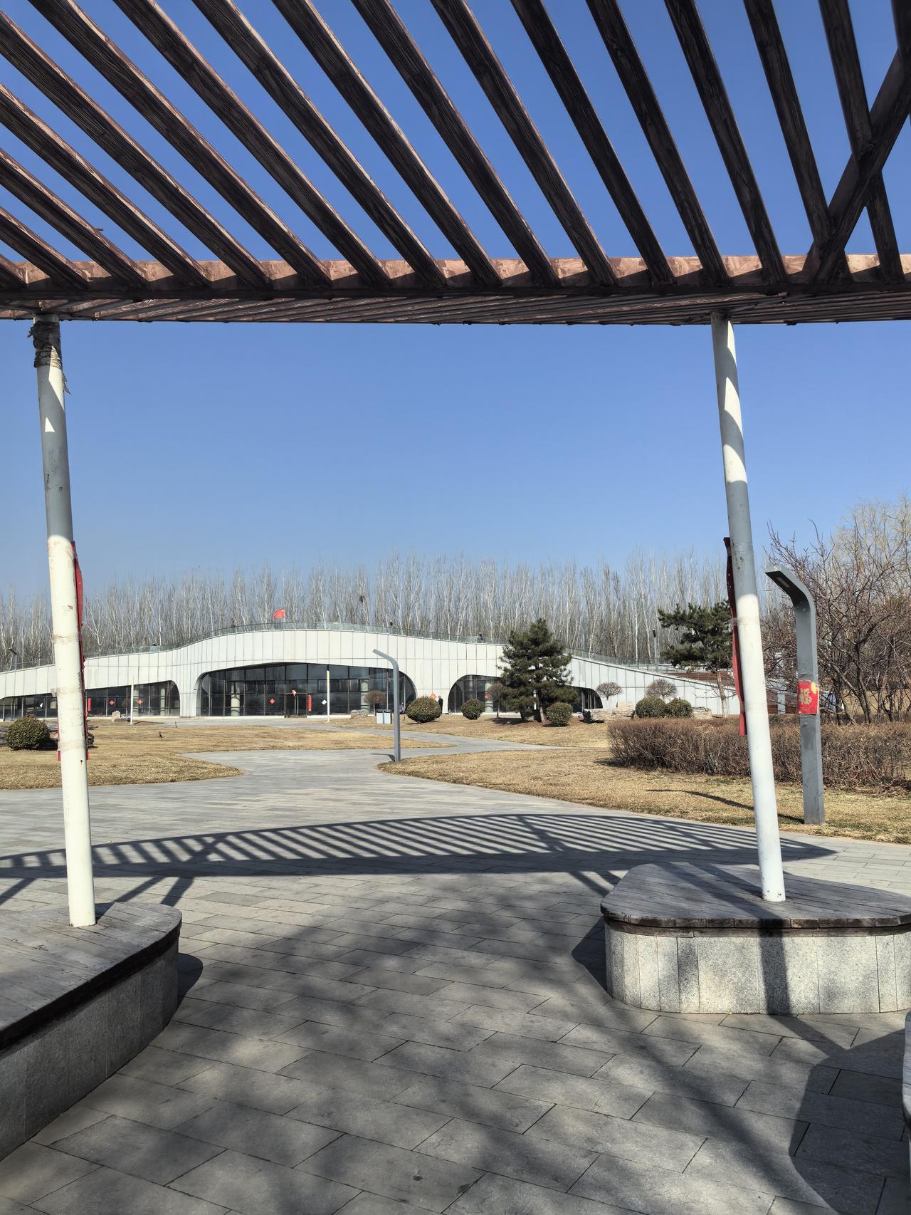 都说春雨贵如油，可是对于上班的人而言，行车就是大问题。
祝愿大家谨慎驾车，出入平