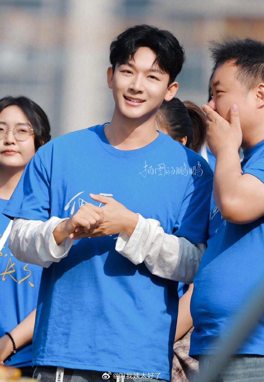 张晚意、沈月的《但愿人长久》开机了，来看现场两位的开机图 