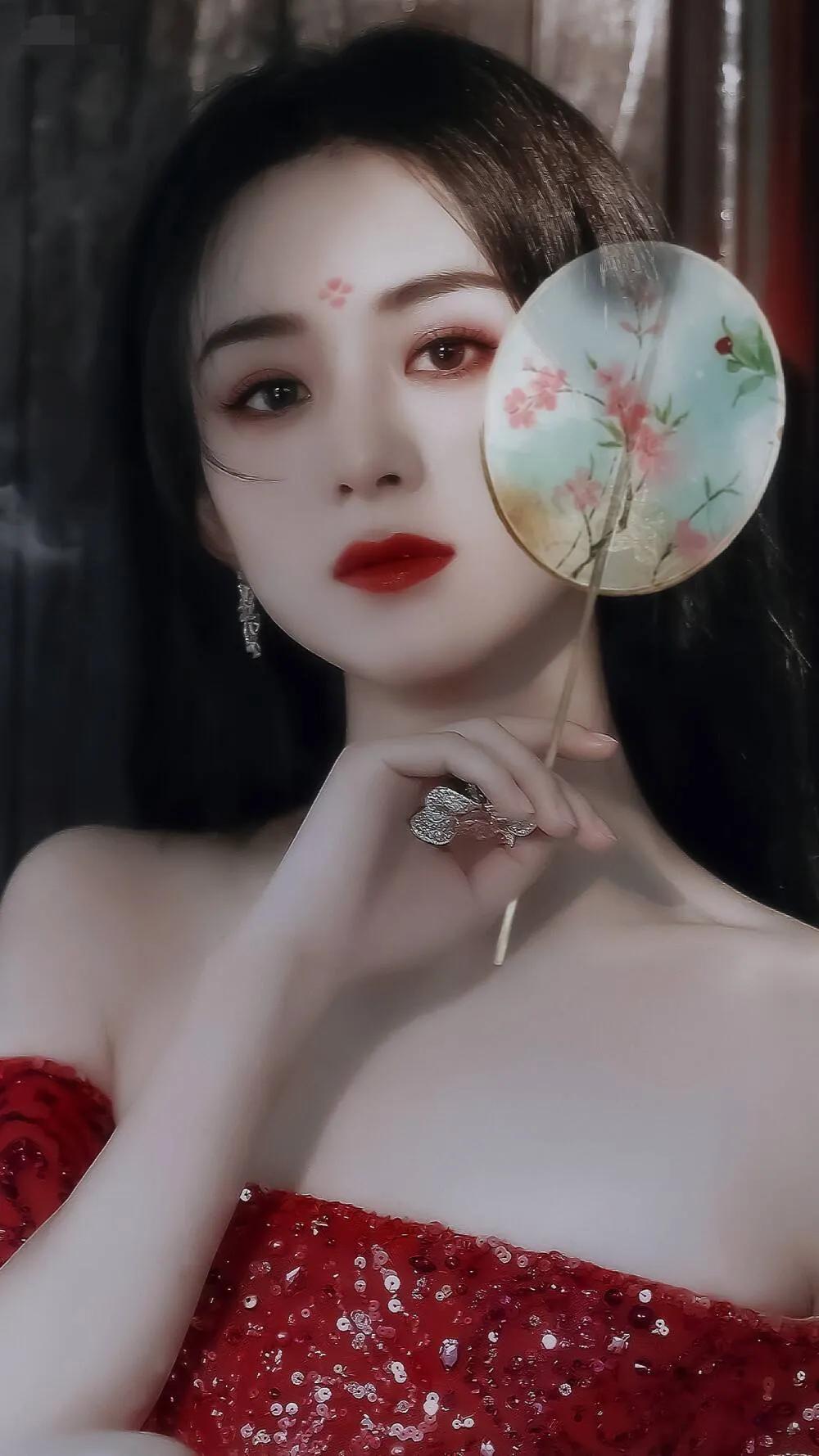 为什么赵丽颖有种百看不厌的感觉 赵丽颖真就有种百看不厌的魔力。她的长相就很有亲和