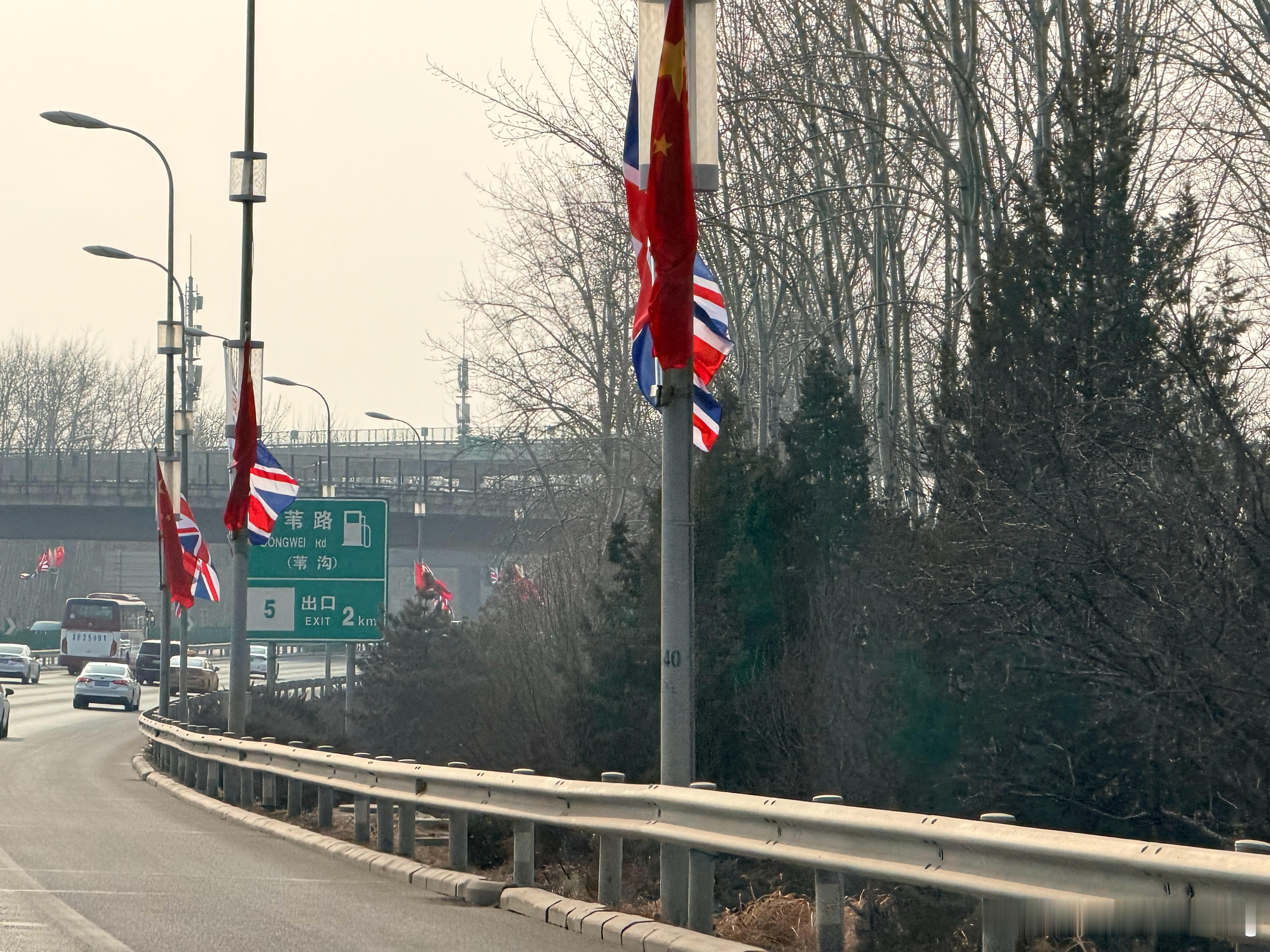 掐指一算…离开英国都15年了一下子道路两边这么多米字旗突然感觉自己老了回忆涌上心