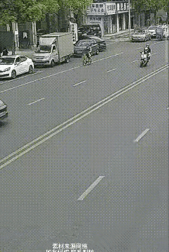 好潇洒的躲闪，后面就不潇洒了