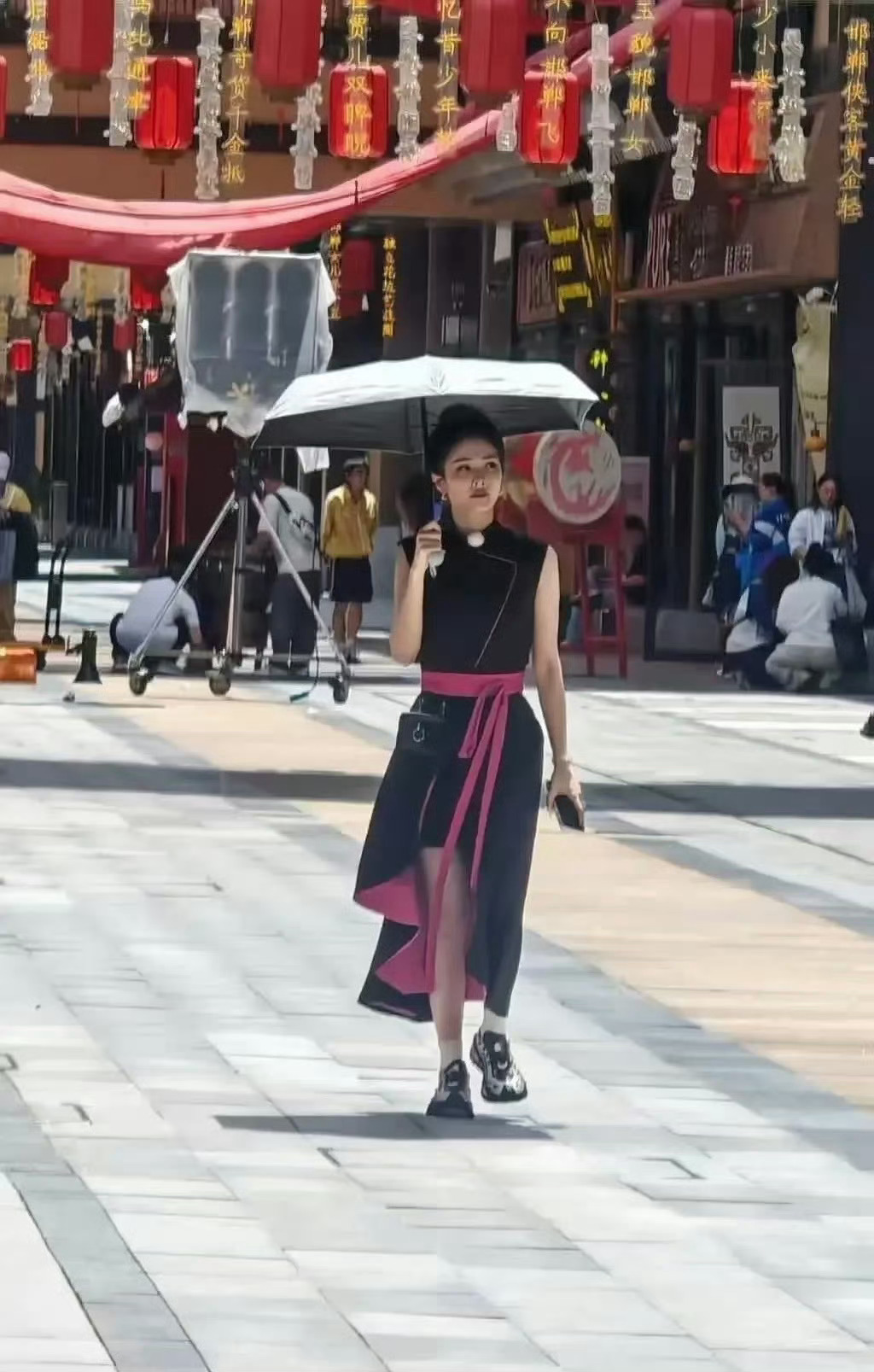 和跑男团其他人比，白鹿的星味儿都要溢出来了吧 