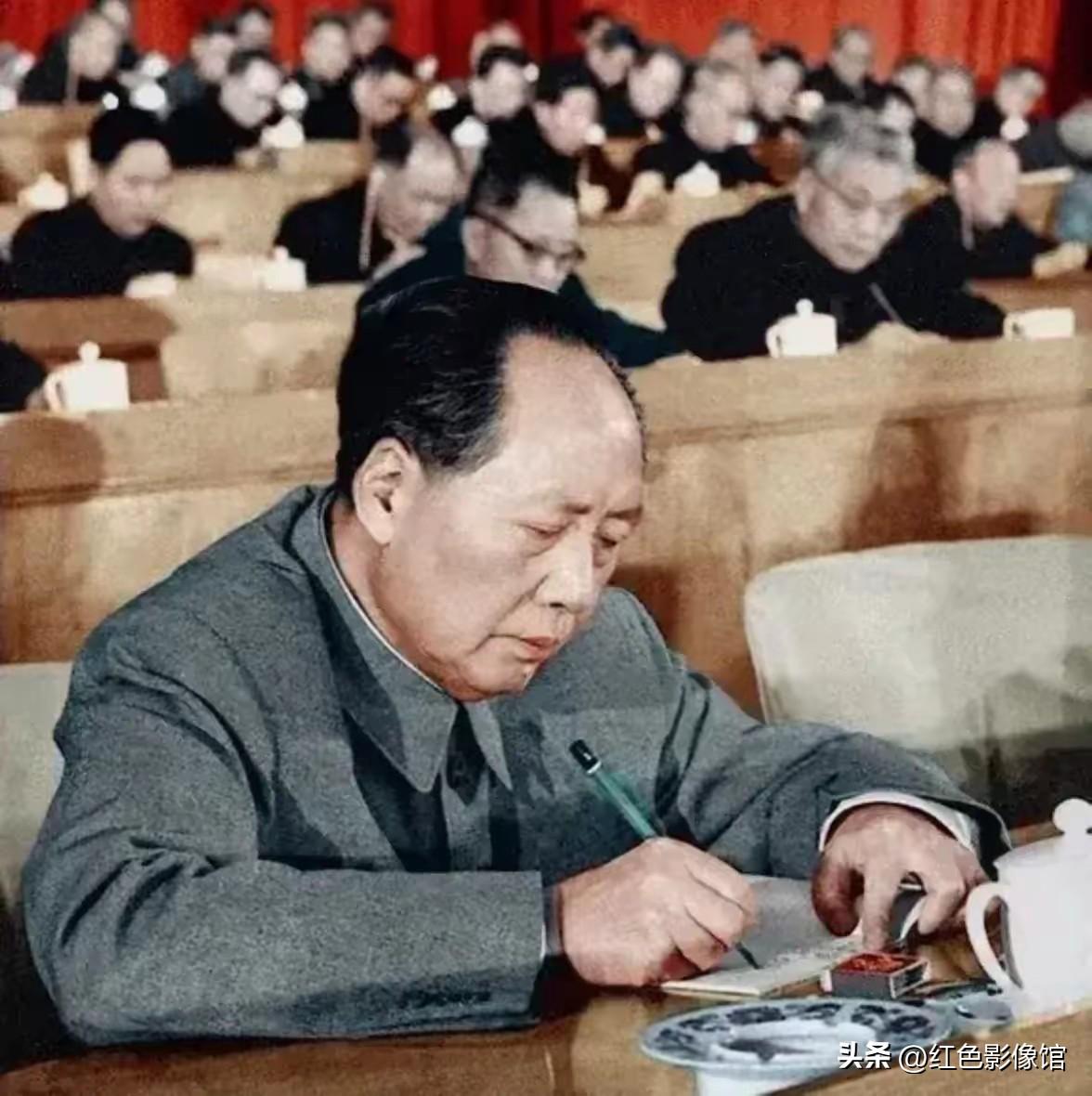毛主席万岁！