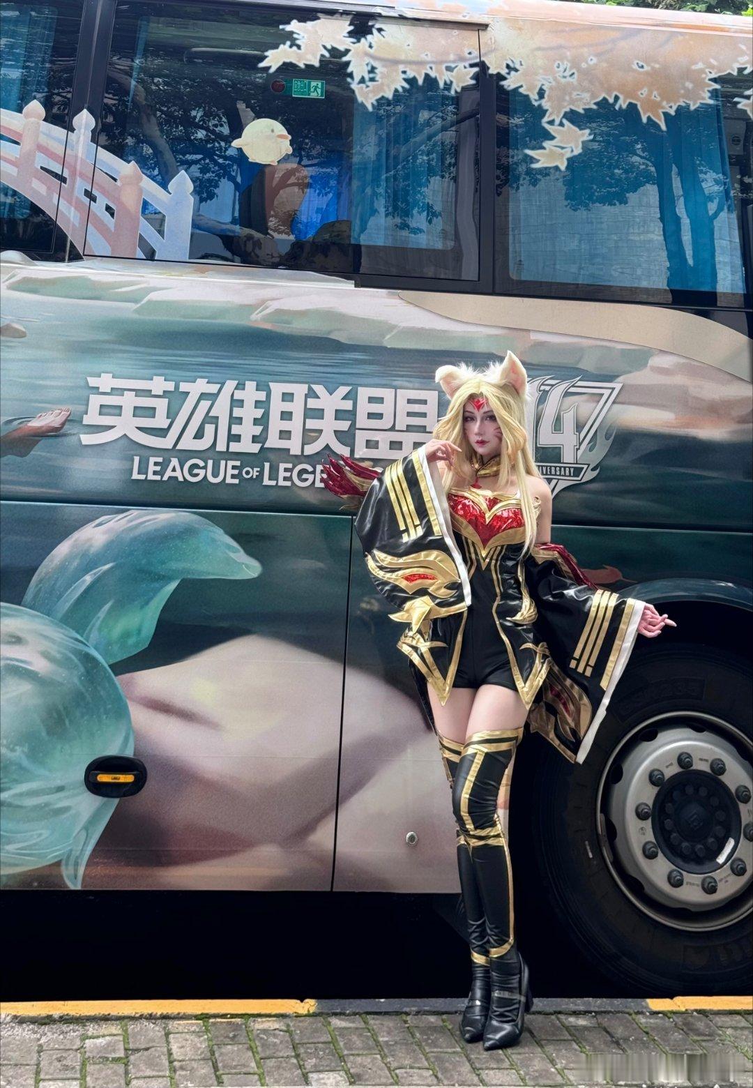 阿狸痛车痛了个大巴车 是谁这么懂，把阿狸痛车弄成大巴，逛展的人转场不用愁，直接去