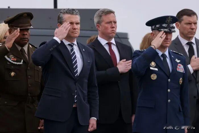 公开决裂，美防长呵斥美国陆军部长：我才是老大！《华尔街日报》4月19日援引知情人