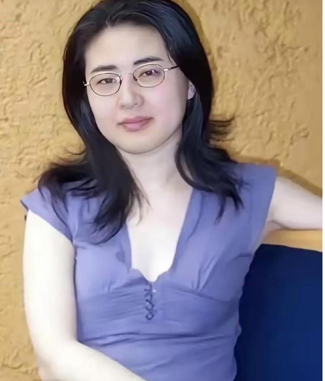 13岁上北大的天才少女，28岁嫁给大25岁的美国导师，父母气得摔了电话.....